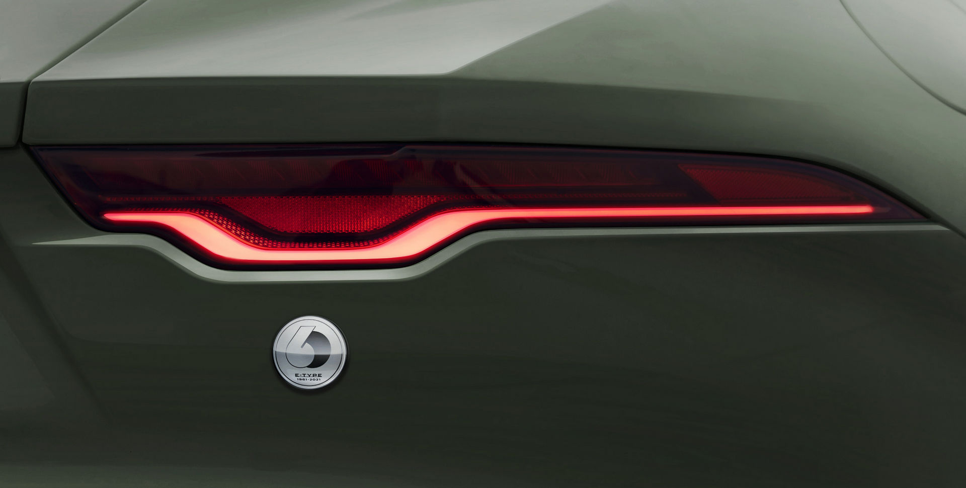 Jaguar E-Type'ın 60. yılına özel, Jaguar F-Type Heritage 60 Edition!
