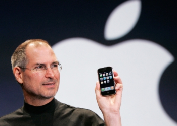 iPhone hayatına işte böyle başladı: ilk üretim bandı!