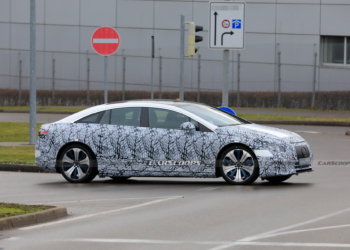 Elektrikli Mercedes EQS, kamuflajlarının büyük kısmından kurtuldu!