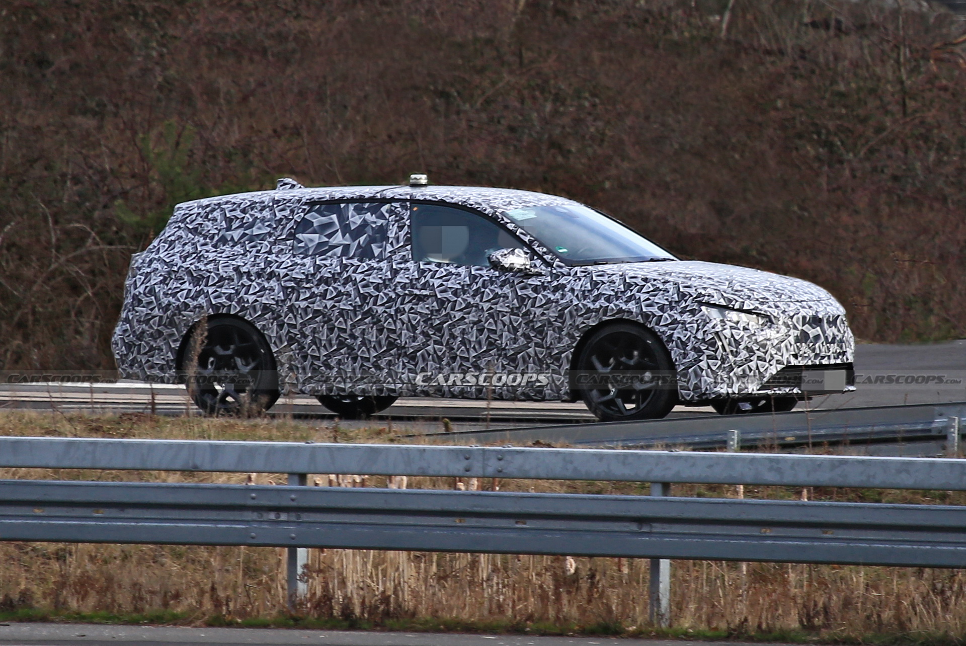 Yeni Peugeot 308, station gövdesiyle görüntülendi!