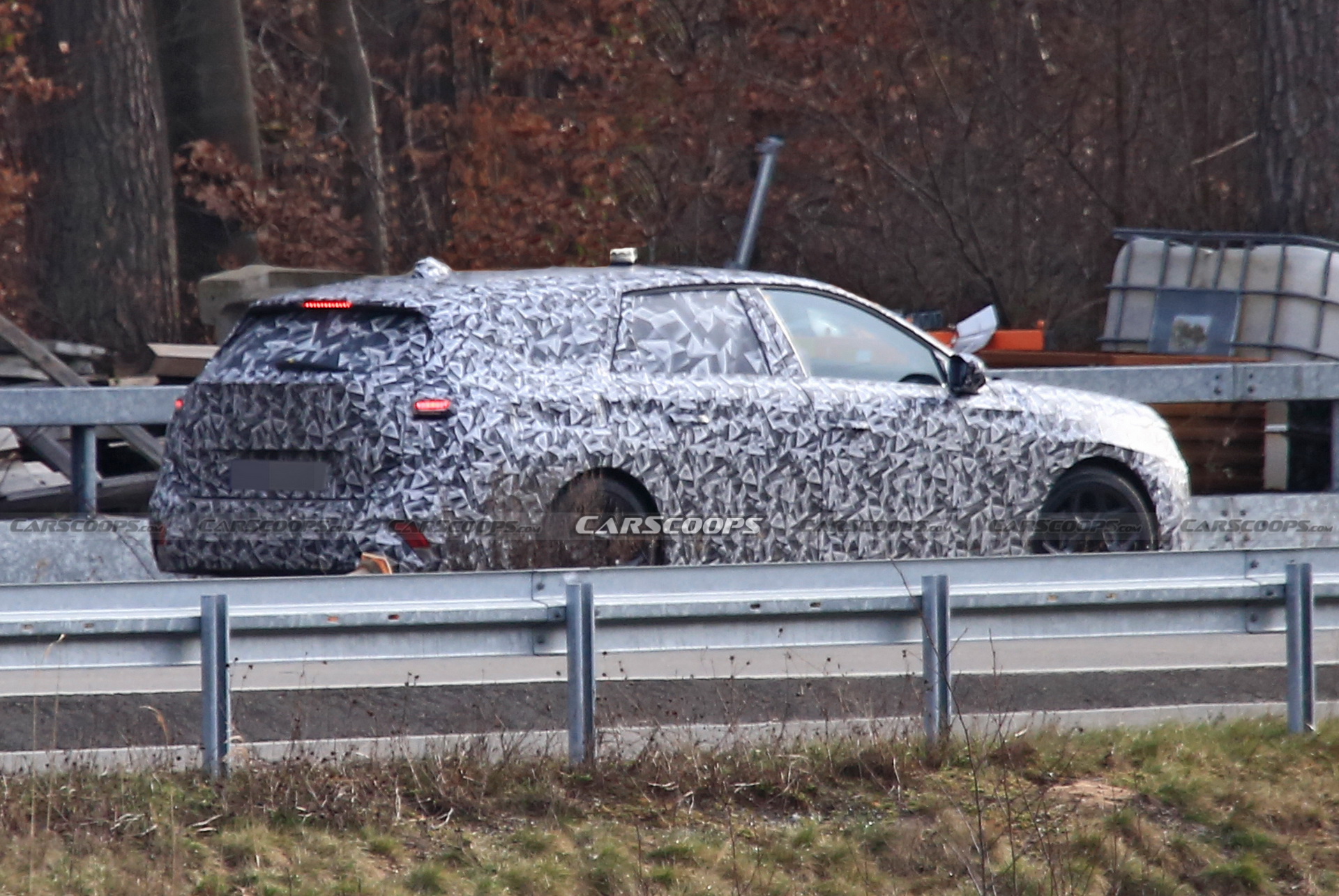 Yeni Peugeot 308, station gövdesiyle görüntülendi!