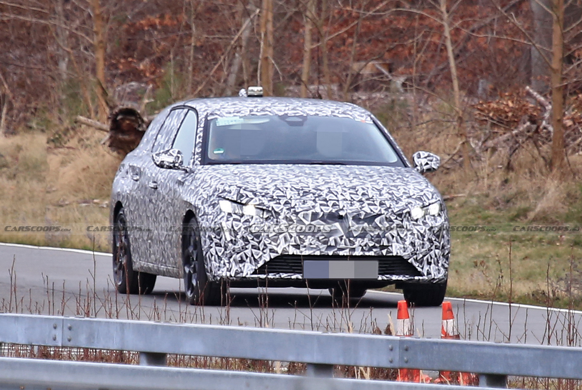 Yeni Peugeot 308, station gövdesiyle görüntülendi!