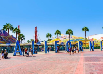 Kaliforniya, Disneyland ve diğer eğlence parkları kısıtlamalarla açılıyor