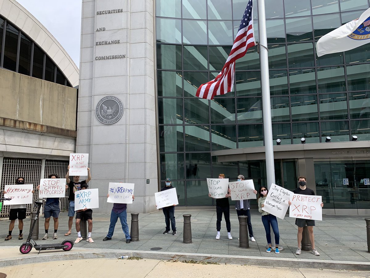 XRP topluluğu SEC binası önünde protesto yaptı!