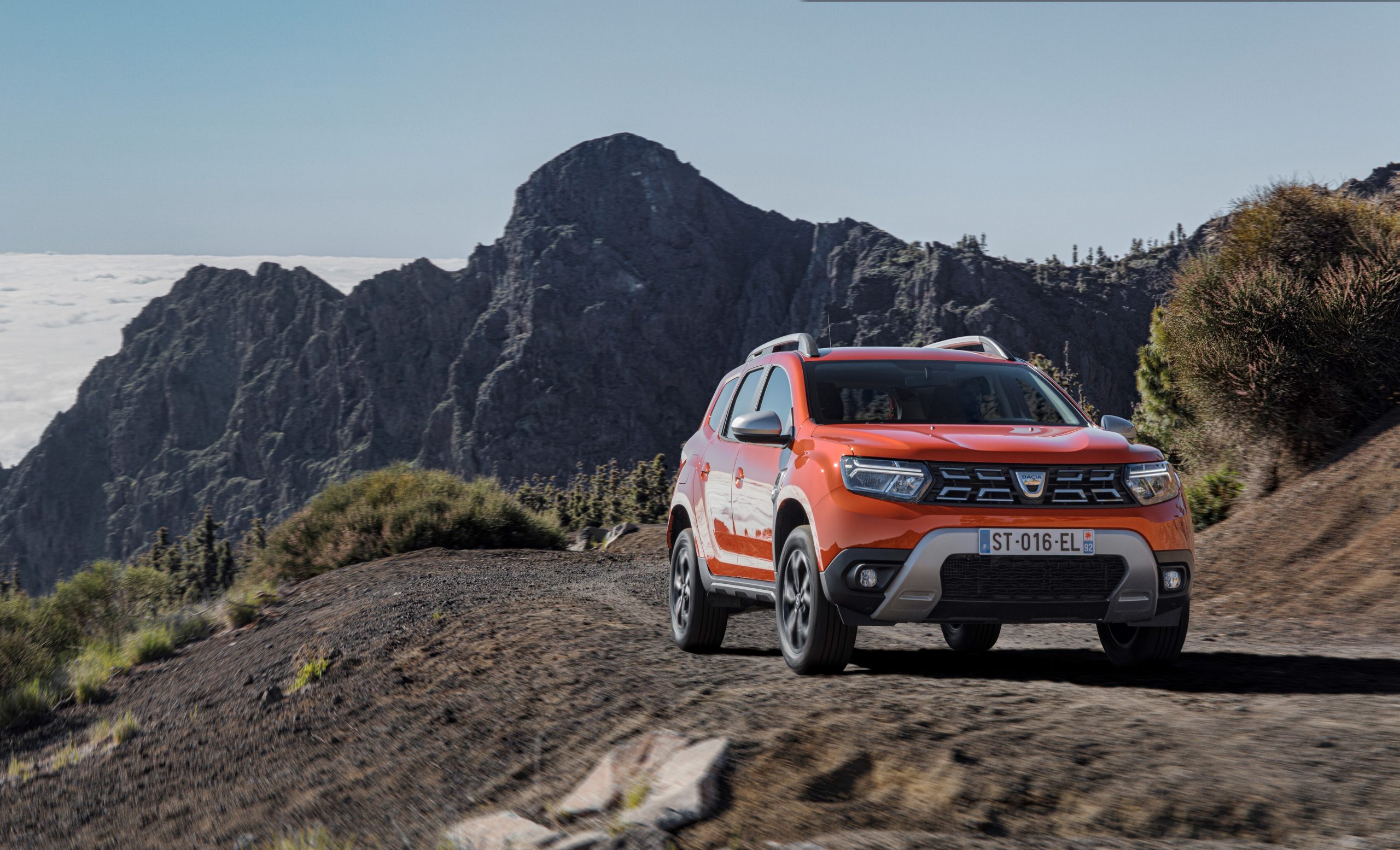 Yeni Dacia Duster yüzünü gösterdi!