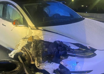 Tesla Model 3, Park Halindeki Bir Polis Arabasına Çarptı!