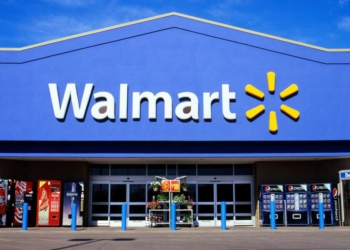 CTJJ5N Front view of a Walmart supercentre store exterior sign logo Ontario Canada  KATHY DEWITT. Image shot 05/2012. Exact date unknown.