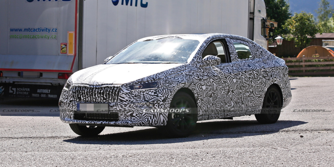 Fabia temelli sedan Skoda Slavia, kamuflajlı olarak görüntülendi