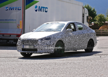 Fabia temelli sedan Skoda Slavia, kamuflajlı olarak görüntülendi
