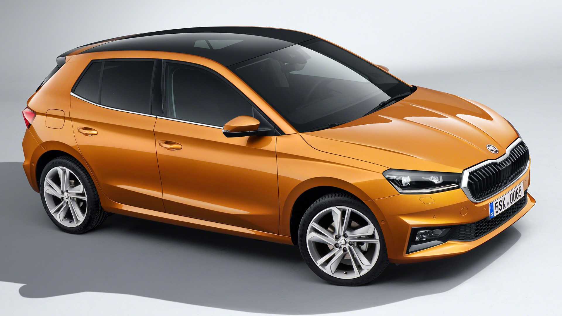Fabia temelli sedan Skoda Slavia, kamuflajlı olarak görüntülendi