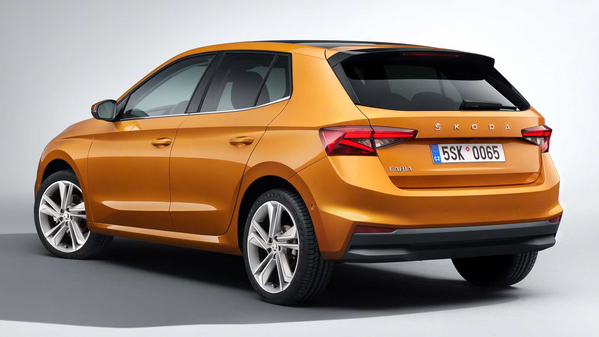 Fabia temelli sedan Skoda Slavia, kamuflajlı olarak görüntülendi