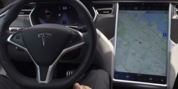 Tesla Oto Pilotu Diğer 12 Otomobil Üreticisinin Sistemiyle Karşılaştırılacak!