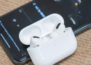 Gelecekteki iPhone'lar AirPods'ları Ekrandan Kablosuz Olarak Şarj Edebilecek!