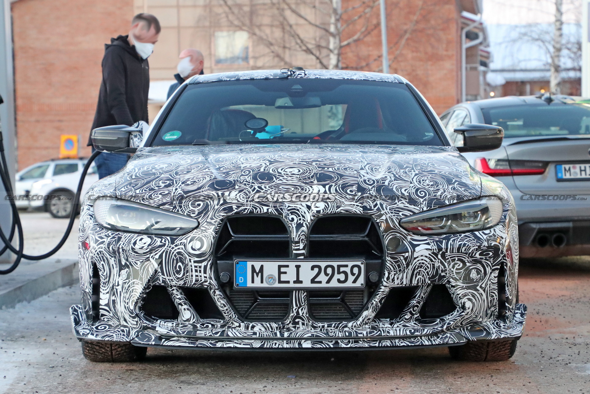 BMW M4 CSL, markanın 50. yaş kutlama videosunda gözüktü!