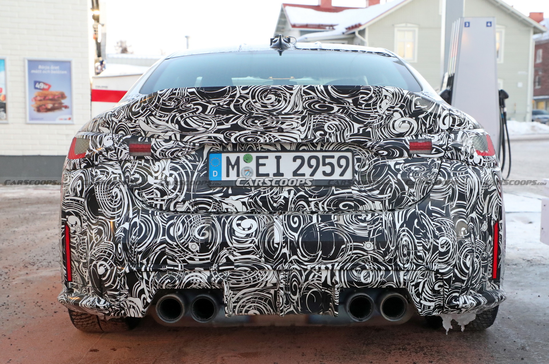 BMW M4 CSL, markanın 50. yaş kutlama videosunda gözüktü!