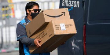 Amazon, Çevrimiçi Satışların Düşmesi Nedeniyle Kayıp Bildirdi
