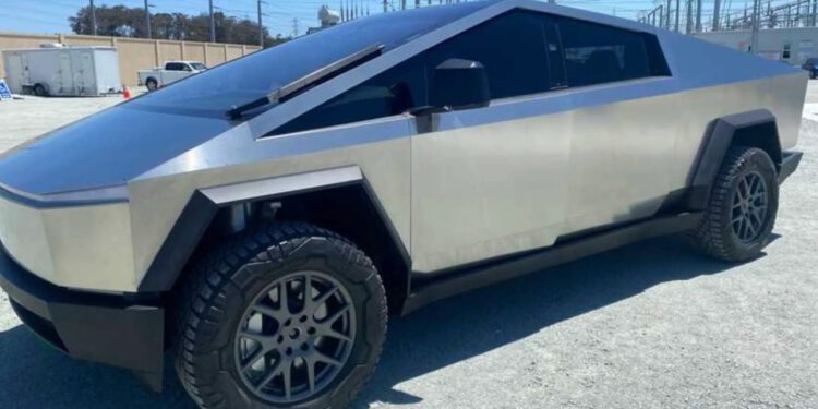 Tesla-Cybertruck-Gezinti-Halindeyken-Goruntulendi