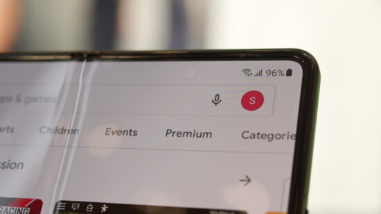 Samsung, Galaxy S23 Ailesinde Ekran Altı Kameraya Yer Vermeyebilir! Samsung, Galaxy S23 Ailesinde Ekran Altı Kameraya Yer Vermeyebilir!