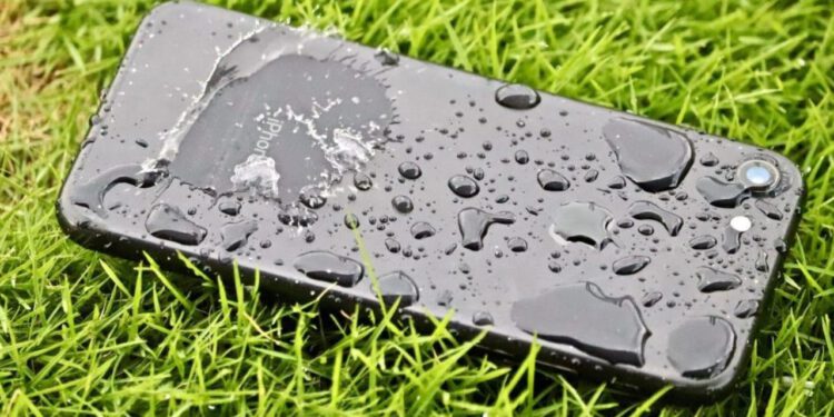 Gelecekteki-iPhonelar-Su-Altinda-Kullanilabilir