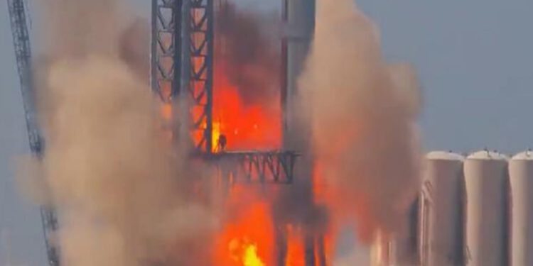 SpaceX'in Roketi Test Sırasında Patladı! SpaceXin-Roketi-Test-Sirasinda-Patladi