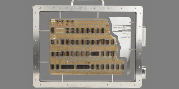 Apple-1-Prototipi-Yaklasik-700-Bin-Dolara-Acik-Artirmayla-Satildi