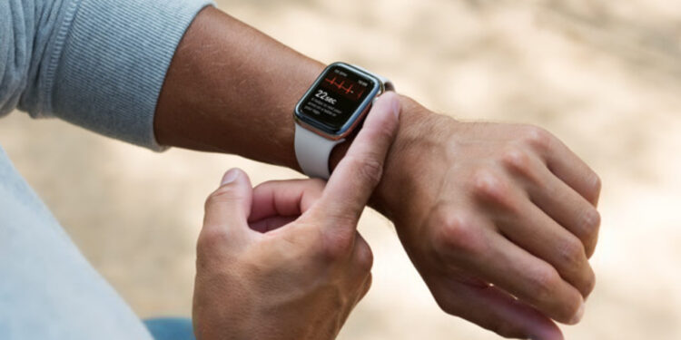 Apple-Watch-Pro-47-mm-Kasa-ve-Duz-Ekrana-Sahip-Olabilir