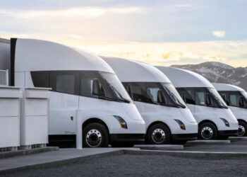 Cybertruck-ve-Semi-Truckin-Cikis-Tarihleri-Belli-Oldu-1