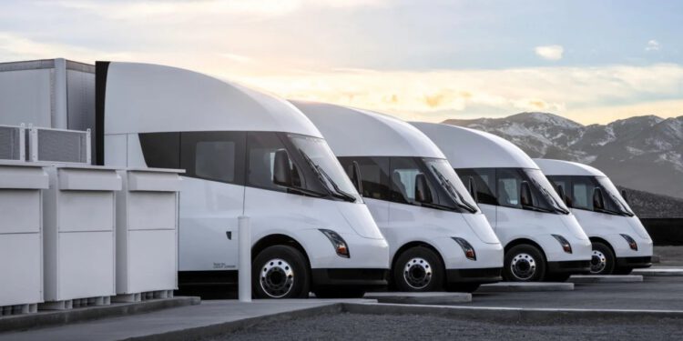 Cybertruck-ve-Semi-Truckin-Cikis-Tarihleri-Belli-Oldu-1