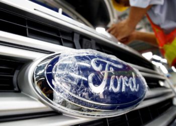 Ford-3-Bin-Kisiyi-Isten-Cikardi-1