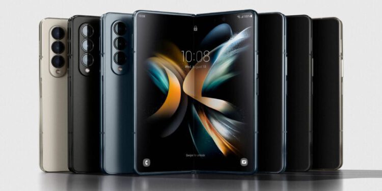 Galaxy Z Fold 4 ve Z Flip 4 One UI 6.0 beta güncellemesini aldı