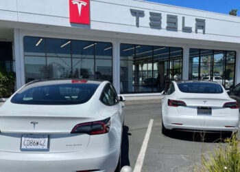 DMV, Tesla'yı Aldatıcı Uygulamalar Yapmakla Suçluyor