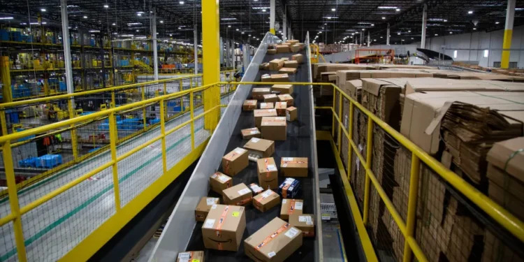 Amazon, Ian Kasırgası Yaklaşırken Bazı Florida Depolarını Geçici Olarak Kapattı