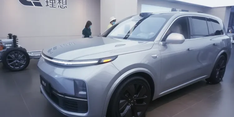 Li Auto, Teslimat Görünümünü Kestikten Sonra Düştü