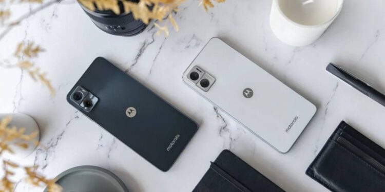 Moto-e22-ve-Moto-e22i-Tanitildi-Iste-Ozellikleri