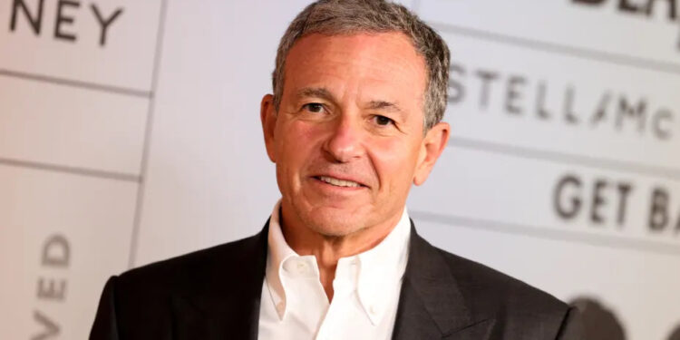 Eski Disney CEO'su B. Iger: "Film izlemek, pandemi öncesindeki seviyelere dönmeyecek"