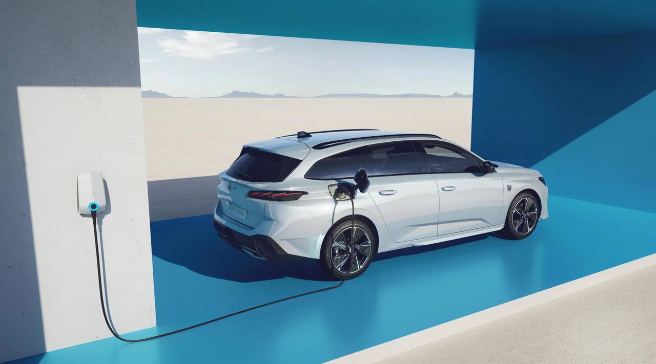 Peugeot-E-308-Tanitildi