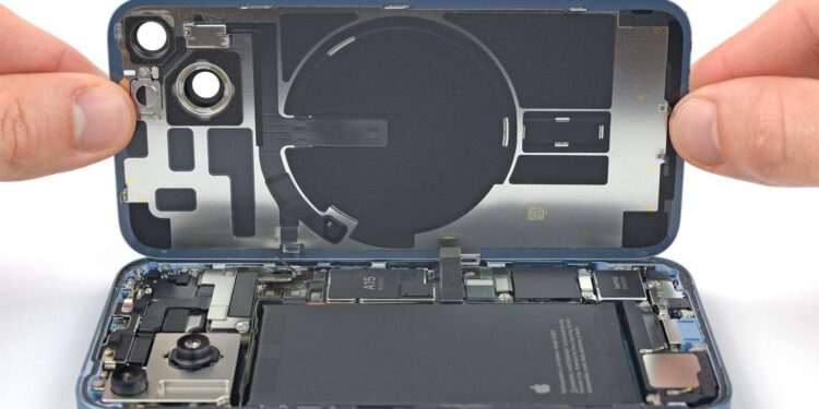 Kolay tamir edilen telefonlar revaçta! İşte satışları artan o telefon!