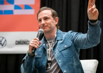 Tesla, Airbnb Kurucu Ortağı Joe Gebbia'yı Yönetim Kuruluna Ekledi