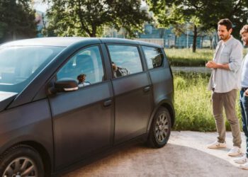 Dünyanın İlk Uygun Fiyatlı Güneş Enerjili EV'si