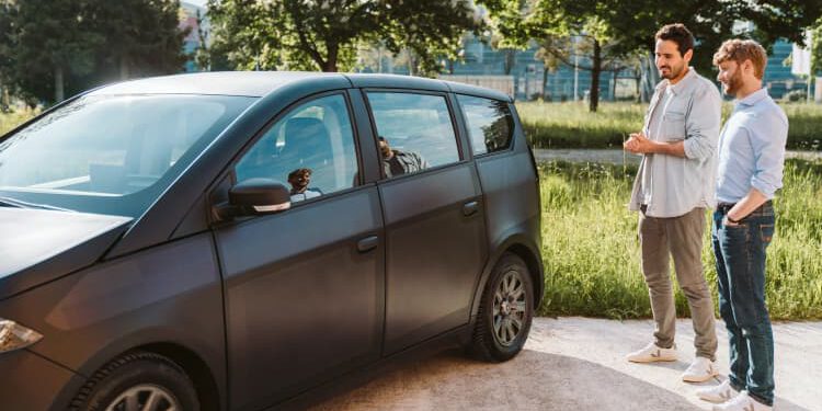Dünyanın İlk Uygun Fiyatlı Güneş Enerjili EV'si