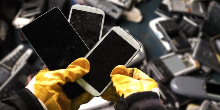 E-atık: 2022'de 5 milyar telefon çöpe atılacak