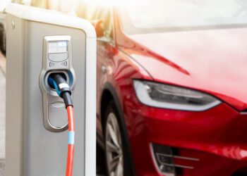 Tesla-Ceyrek-Karini-Ikiye-Katladi-Ancak-Gelir-Beklentilerin-Altinda-Kaldi
