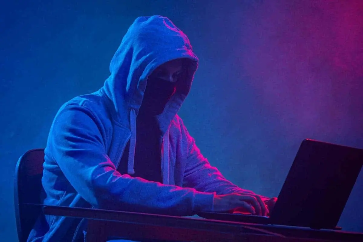 Ed Sheeran'ın Şarkılarını Çalan Hacker Hapse Girdi !