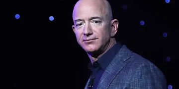 Jeff Bezos, Eski Temizlikçisi Tarafından Dava Edildi