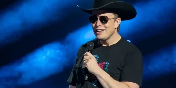 Elon Musk, Twitter'a Sahip Olarak Ne Kazanıyor?