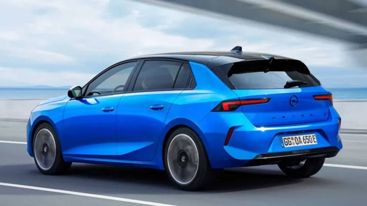 Opel-416-Kilometre-Menzile-Sahip-Elektrikli-Astra-Hatchbacki-Tanitti1
