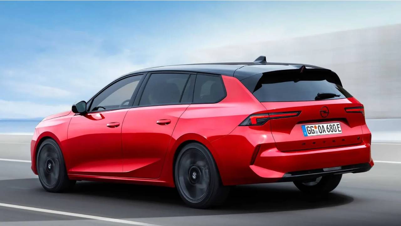 Opel-416-Kilometre-Menzile-Sahip-Elektrikli-Astra-Hatchbacki-Tanitti3