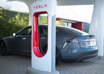 Tesla, Avrupa'da Tüm Elektrikli Araçlar İçin Şarj İstasyonları Kuracak