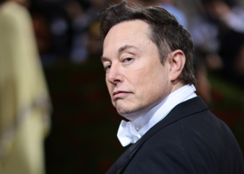 Musk, Tesla Phone'un Apple ve Google'a Rakip Olacağını Söylüyor