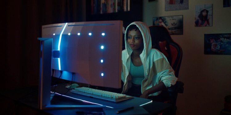 Philips Evnia Kavisli Oyun Monitörü Hindistan'da Piyasaya Sürüldü